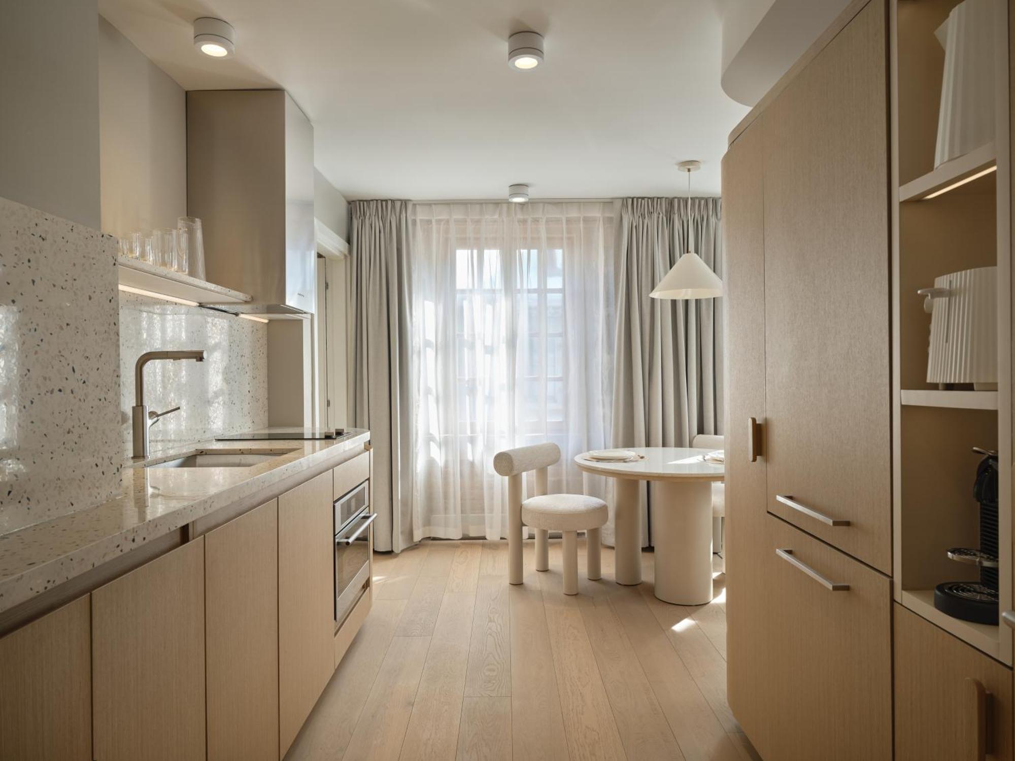 Apartahotel Corner - Luxury Serviced *