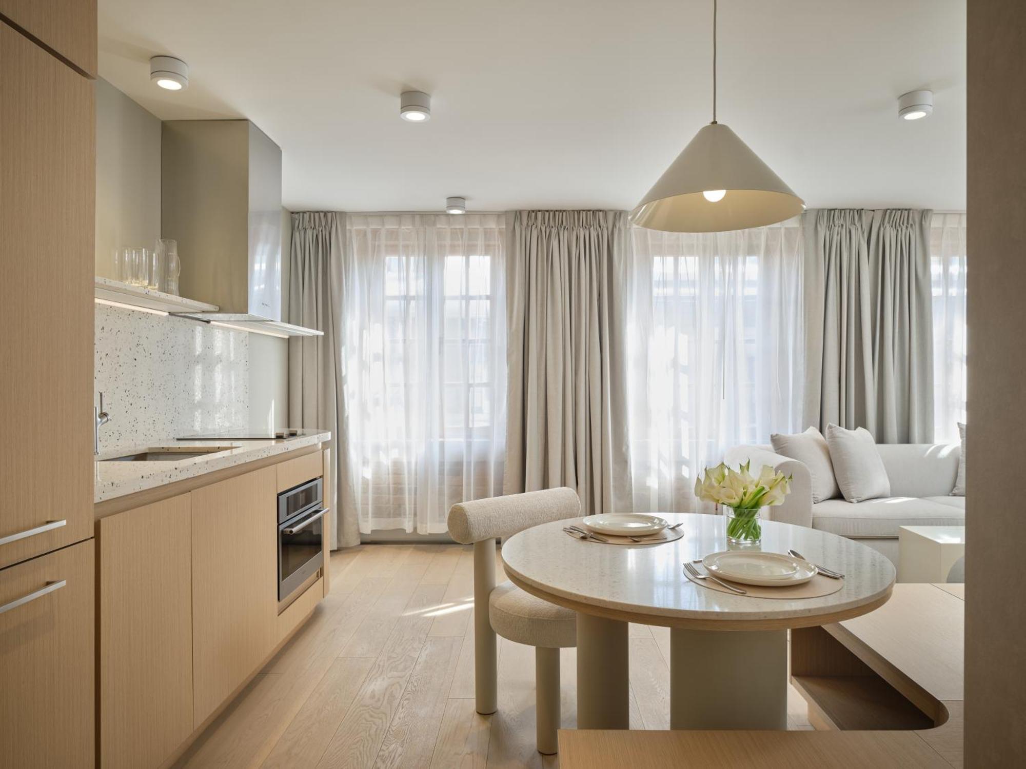 Apartahotel Corner - Luxury Serviced *
