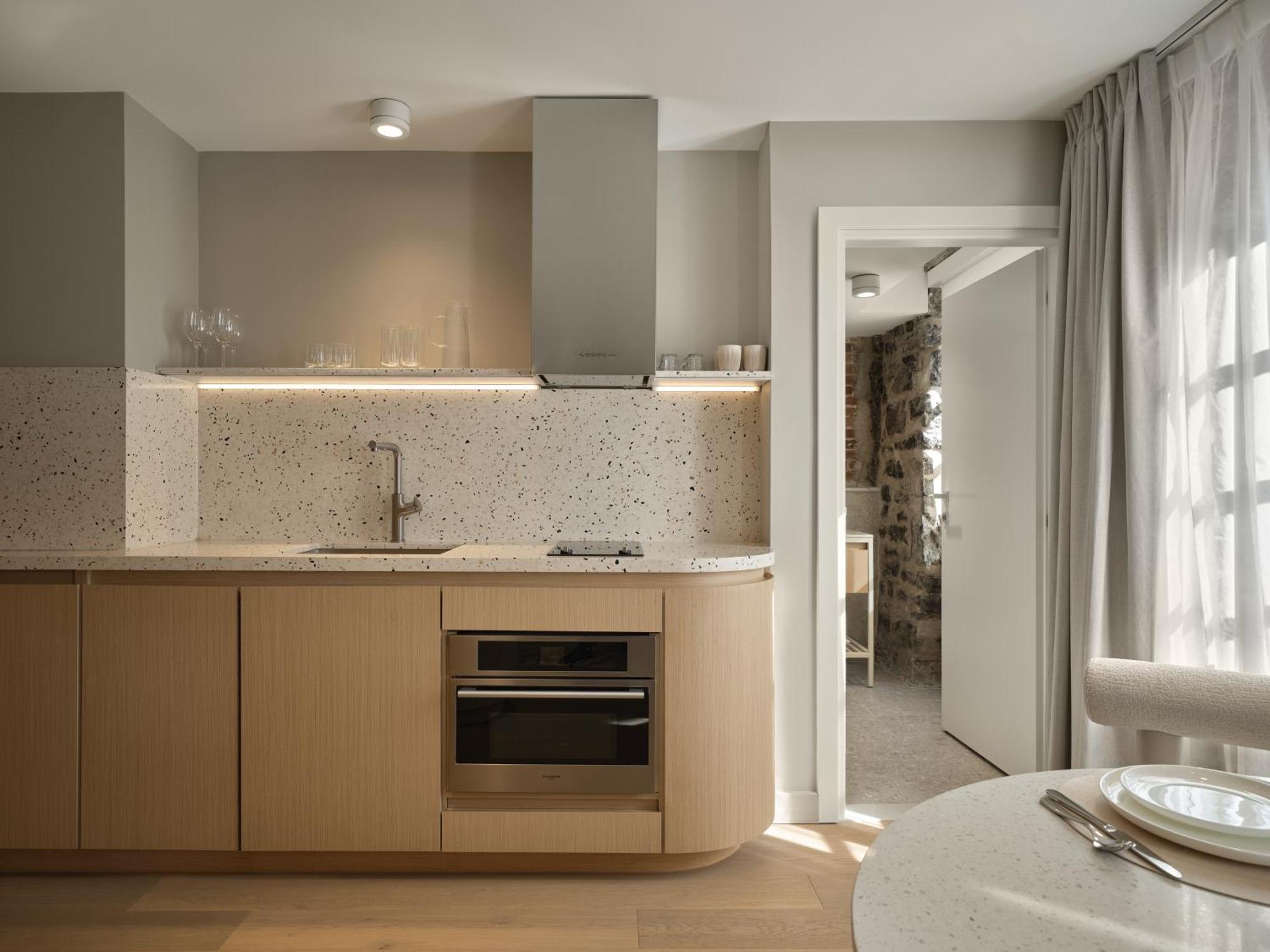Corner - Luxury Serviced *